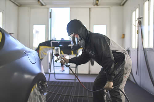 huntington beach auto repair - man painting a car